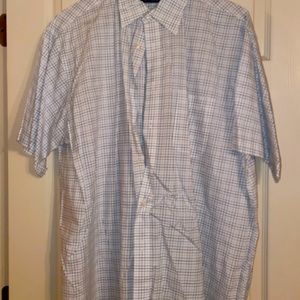 Men’s short sleeve dress shirt.